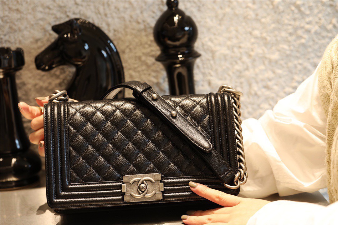 Túi Chanel Leboy Size 25 Da Caviar Khoá Trắng - Vy Luxury