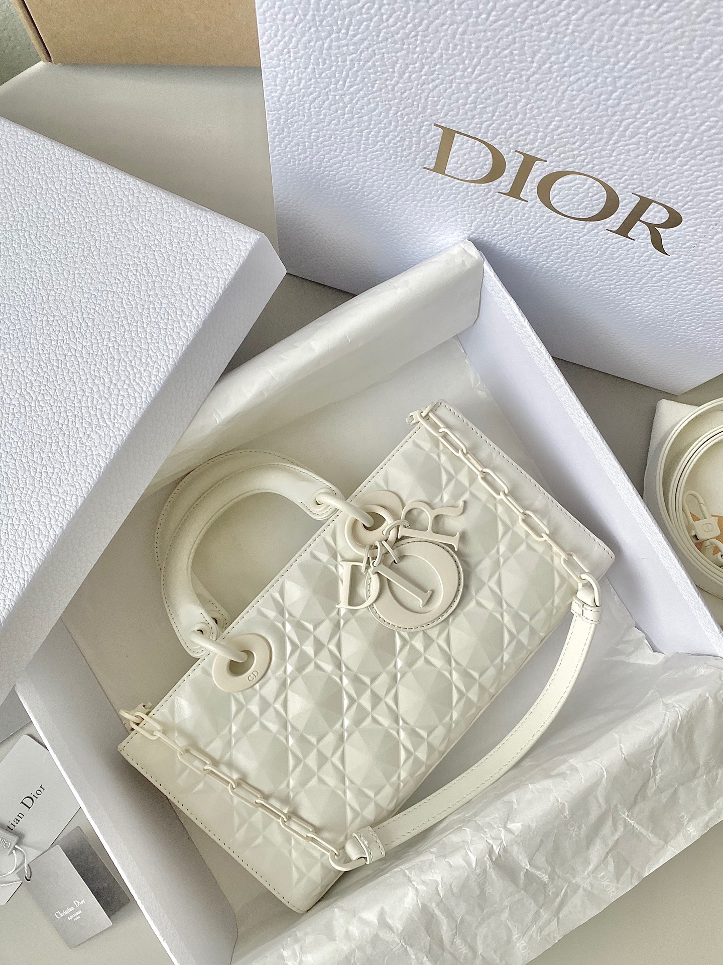 5 thay đổi bất ngờ của túi Dior chính hãng trong BST mới  Hàng Hiệu  Secondhand 2nd Mua bán hàng hiệu cũ còn tốt hàng Nhật chất lượng giá rẻ  2handgiarecomvn